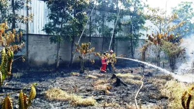 Petugas Damkar Subang Siaga 24 Jam