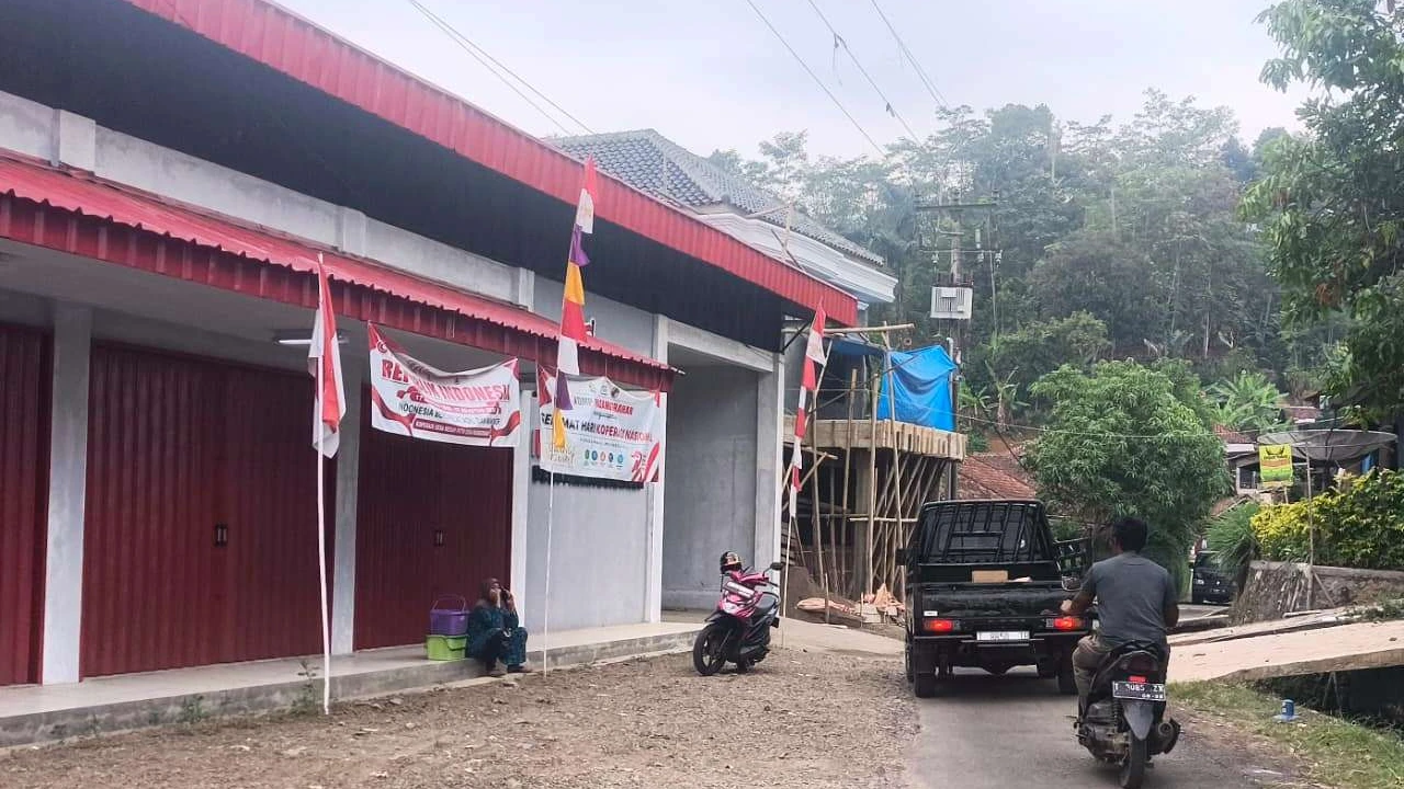 Kopdes Merah Putih Berdiri di Lapang Voli, Warga Pesanggrahan: Sekarang Kami Tak Punya Lapang