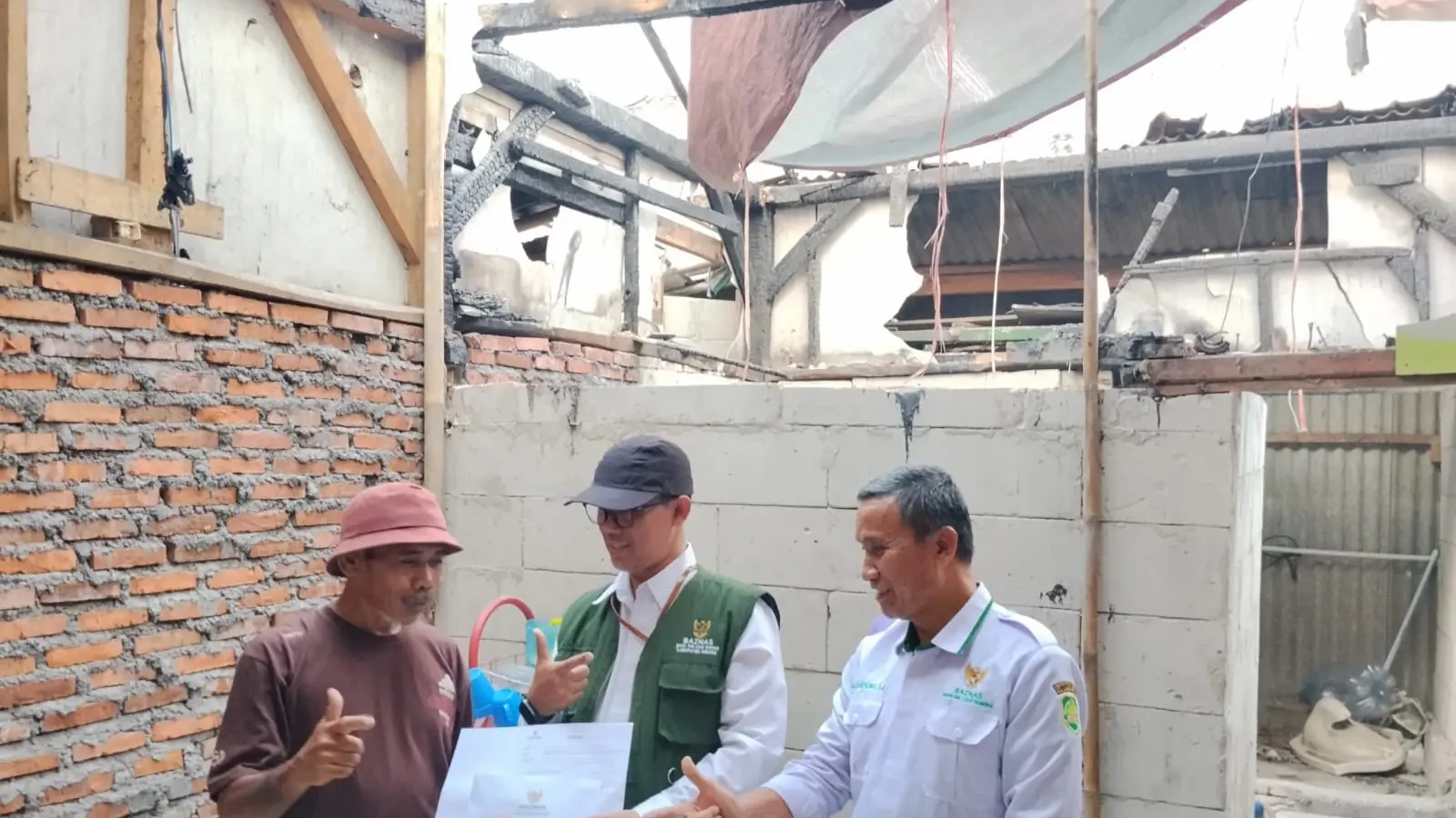 BAZNAS Subang Bantu Perbaikan Rumah Warga Terbakar