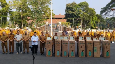 Bupati Subang Berikan Penghargaan Capaian ZIS, Bersamaan Dengan Apel Terakhir Sekda H. Asep Nuroni