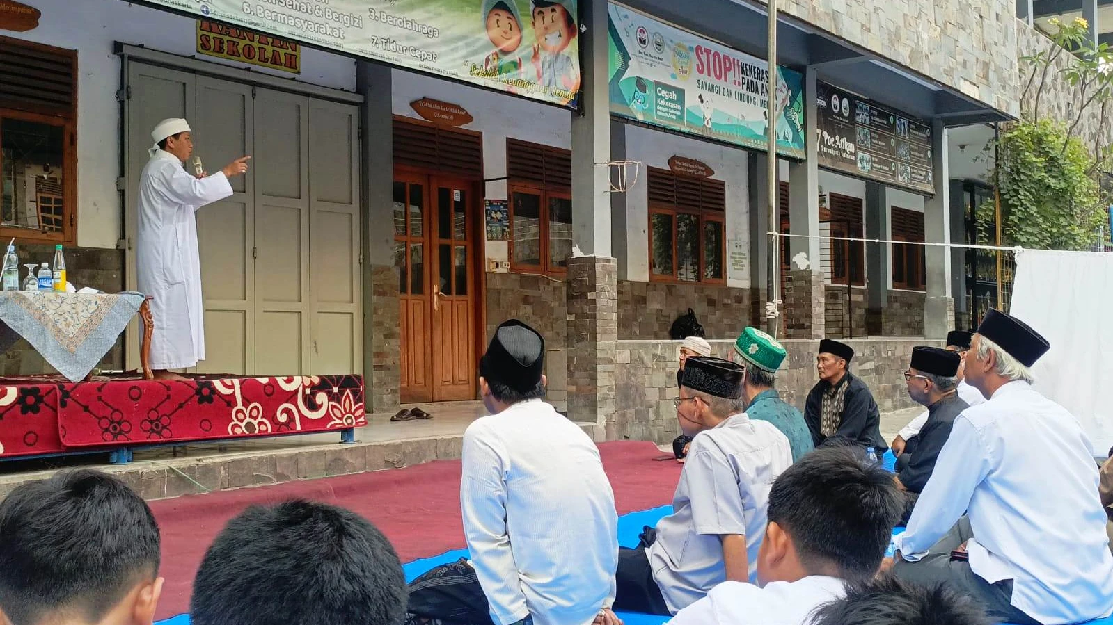 Tabligh Akbar Yasri, Ajengan Rawing: Jangan Tinggalkan Salat Lima Waktu