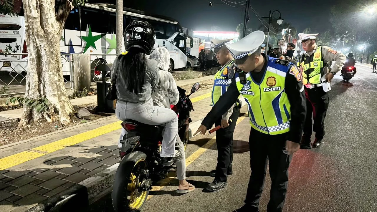 Polres Subang Sasar Miras hingga Knalpot Brong Dalam Patroli KRYD
