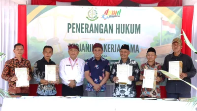 Kejari Purwakarta Teken Perjanjian Kerja Sama dengan 10 Desa di Kiarapedes