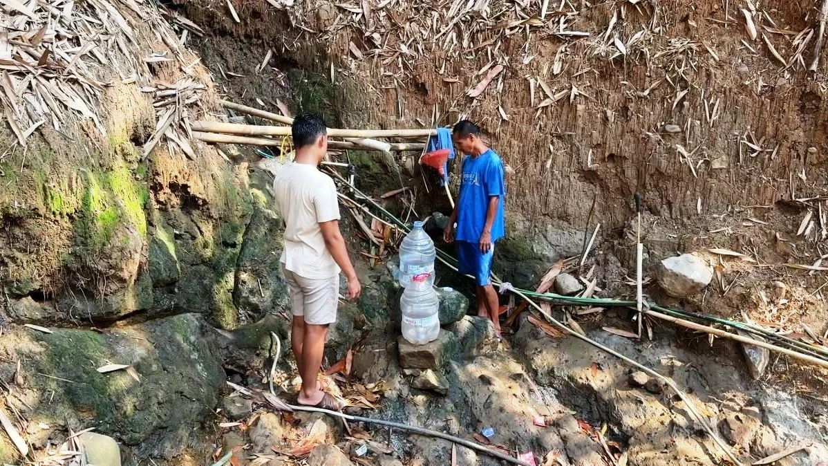 Kekeringan, Warga Cipeuteuy Purwakarta Andalkan Sumber Mata Air