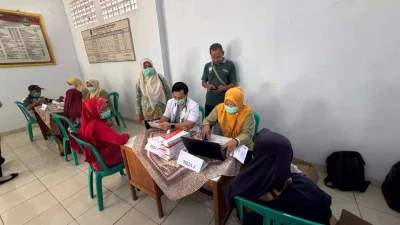 Tracing TB, Puskesmas Cibogo Sasar 100 Warga Sadawarna