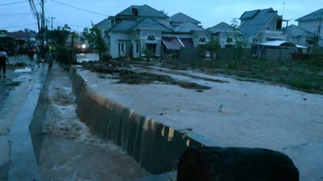 Banjir Bandang Menerjang Padang, BPBD Catat 498 Jiwa Terdampak