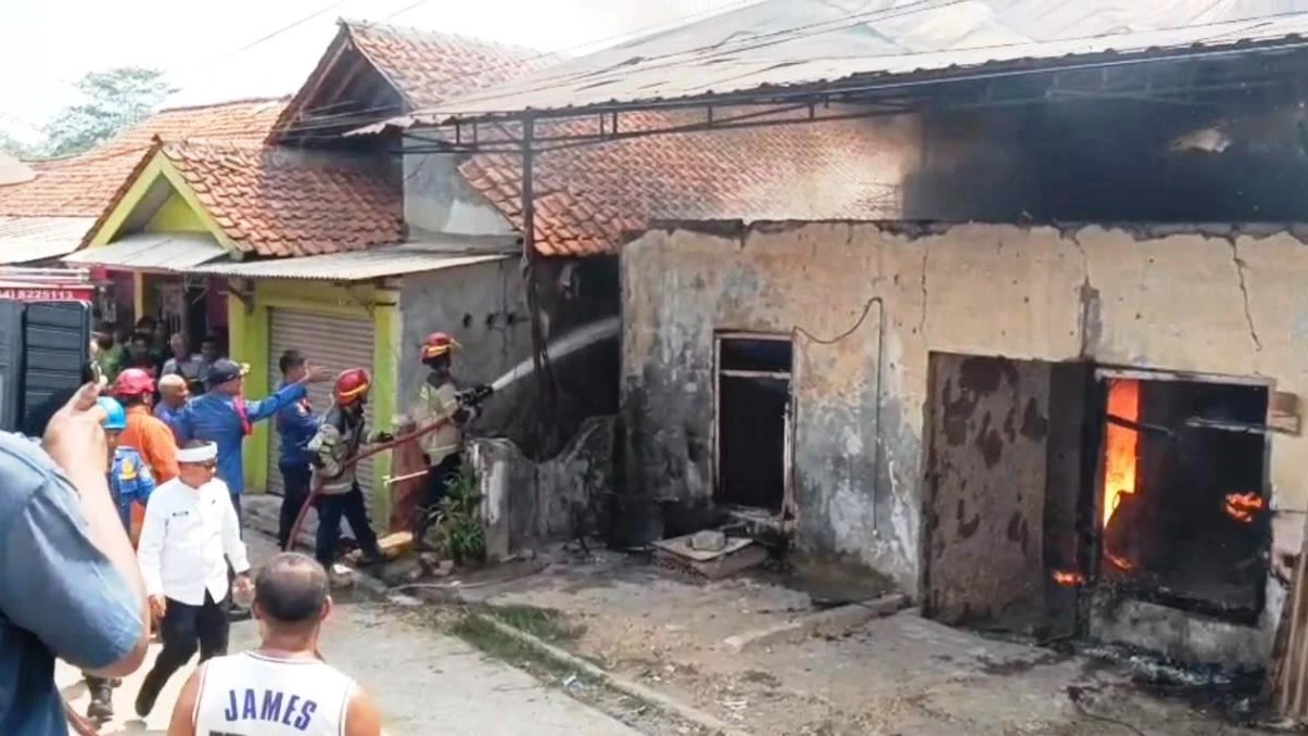Gudang Dekorasi WO di Pasawahan Purwakarta Terbakar, Kerugian Capai Rp500 Juta