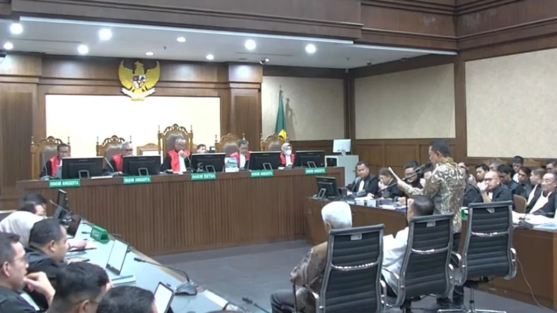 Eks Jampidsus Febrie Adriansyah Sampaikan Nota Pembelaan di Persidangan