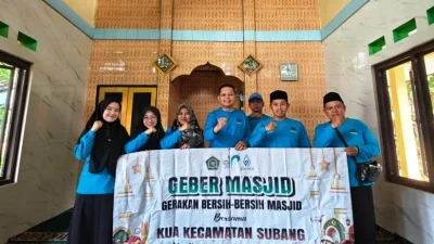 KUA Geber Masjid Ciptakan Tempat Ibadah Bersih dan Nyaman