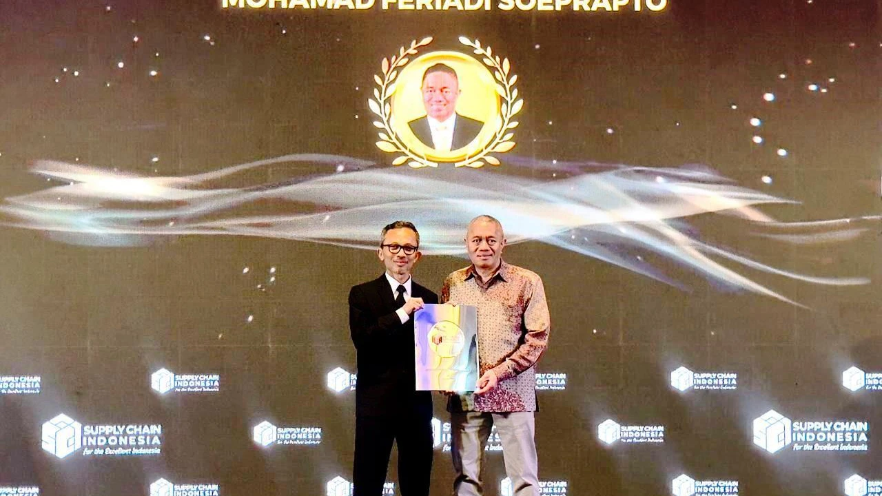 Mohamad Feriadi Raih Penghargaan CEO of The Year di Indonesia Logistics Award 2026