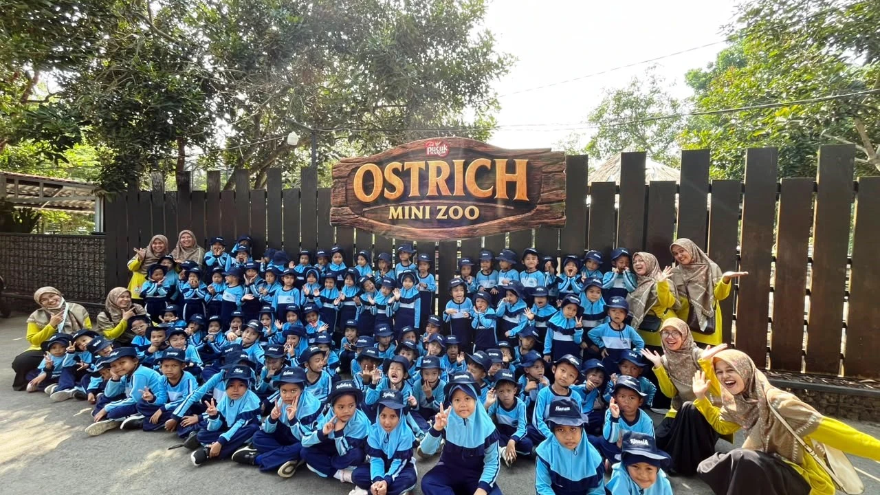 Beri Pengalaman Belajar, Siswa TK IT Riyadhotul Fikri Ikuti Outing Class