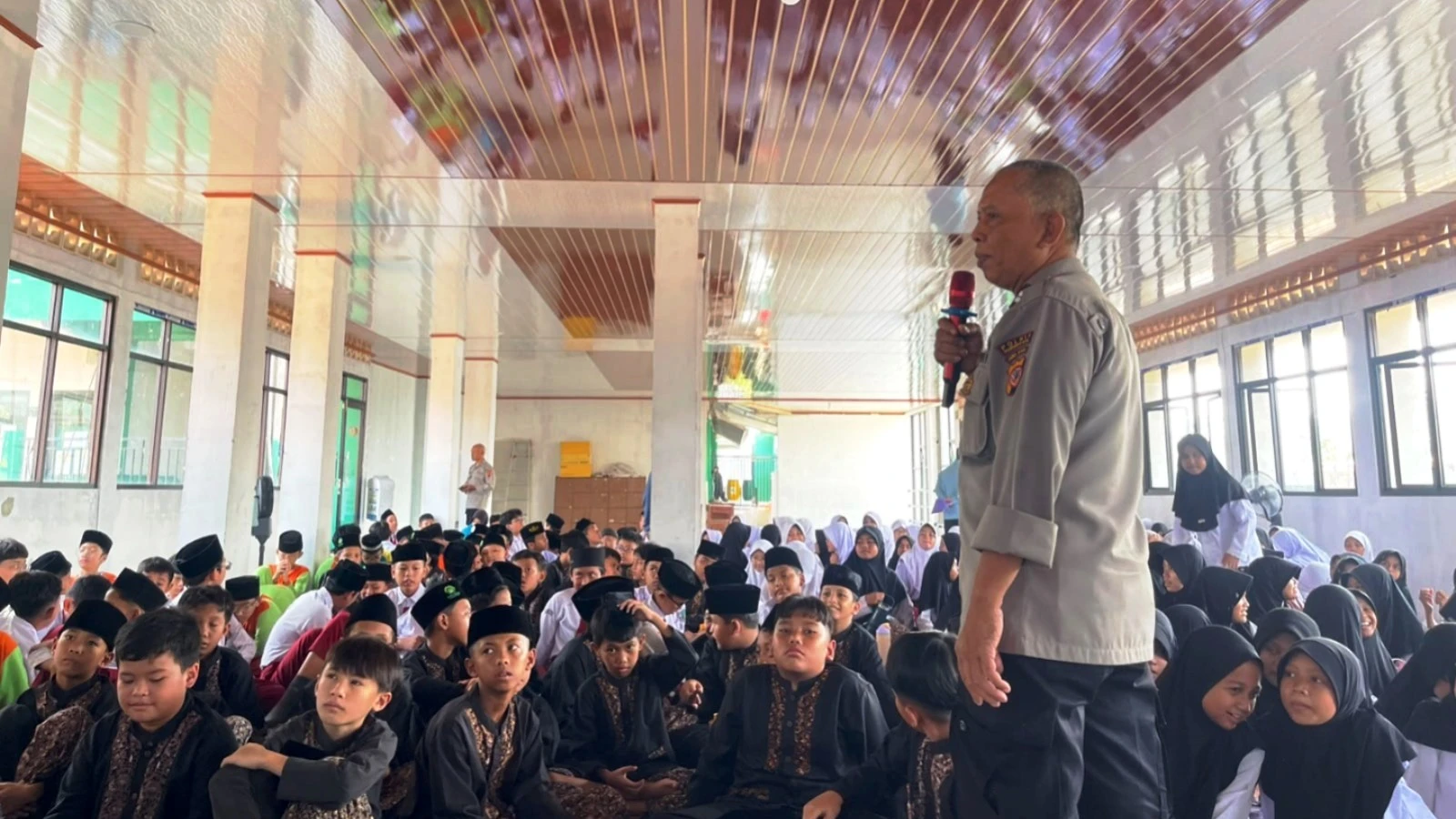 Satbinmas Edukasi Siswa SD Plus Al-Muhajirin Purwakarta Soal Bahaya Perundungan