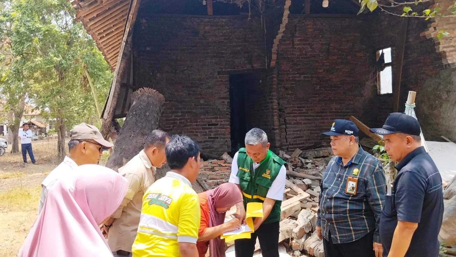 BAZNAS Subang Bantu Perbaiki Rumah Mak Turci