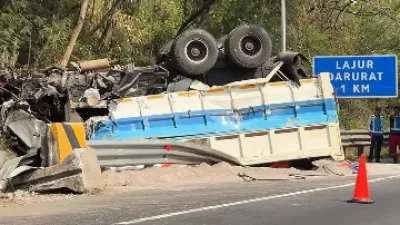 Truk Pasir Terguling di Tol Cipularang KM 91 Arah Jakarta, Petugas Turun ke Lokasi