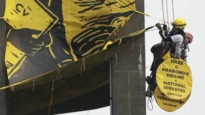 Ditahan Selama 8 Jam di Polda Metro Jaya, 6 Aktivis Greenpeace Akhirnya Dibebaskan