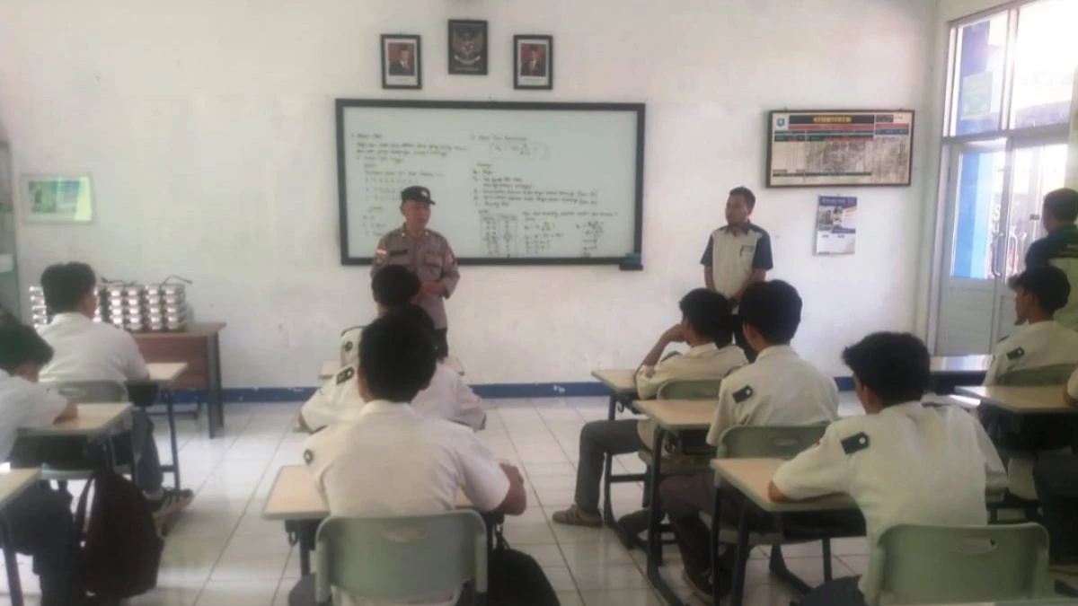Cegah Unjuk Rasa, Polres Purwakarta  Edukasi Siswa SMK Bina Taruna