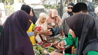 Gerakan Pangan Murah, Warga Rela Antre di Bazar Sembako Dispangtan Purwakarta