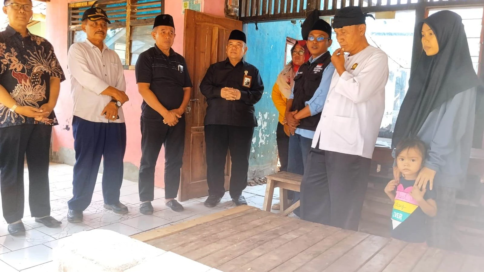 BAZNAS Subang Salurkan Bantuan Stimulan Rutilahu untuk Korban Kebakaran di Cikaum Barat