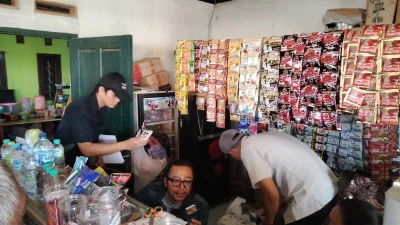 Satpol PP Subang Dampingi KPPBC Purwakarta Sisir Peredaran Rokok Ilegal