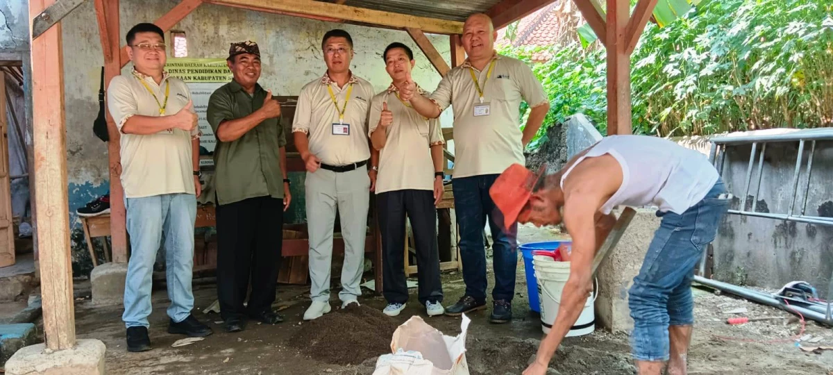 PT. Meiloon Technology Renovasi Toilet Tiga SD di Pagaden Subang, Konsisten Bantu Tingkatkan Kualitas Pendidikan
