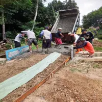 Pemdes Margahayu di Subang Cor Beton Jalan di Kampung Reundeuk Daweung