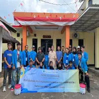 KKNM Unsub Kelompok 08 Serahkan Alat Insinerator dan Toga kepada Pemdes Kalijati Barat