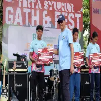Dukung Pendidikan, Perum Jasa Tirta II Purwakarta Serahkan Beasiswa Atlet Berprestasi