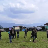 Unik! Karang Taruna Kasomalang Gelar Turnamen Sepak Bola U-40