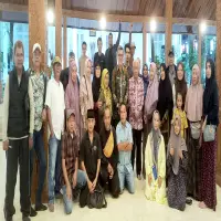 Lelet Beri Bantuan Pedagang, Enam Bulan Terdampak Kebakaran Pasar Jumaah Purwakarta