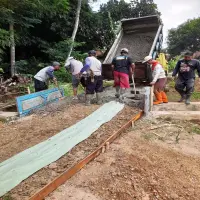 Pemdes Margahayu di Subang Bangun Jalan Desa