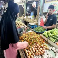 Harga Daging dan Cabai Turun, Bawang Malah Naik