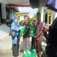 Unit Pengumpul Zakat Kecamatan Lembang Salurkan Bantuan Korban Banjir dan Longsor