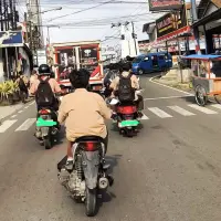 Pak Dedi Yeuh, Siswa Subang Masih Bawa Motor
