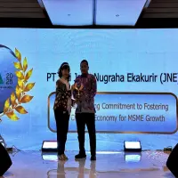 Dukung UMKM dan Ekonomi Kreatif, JNE Raih Penghargaan Indonesia Creative Awards 2025