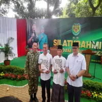 Camat Cipunagara di Subang Terima Bantuan Al Quran Untuk Pondok Pesantren
