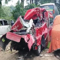 Diduga Ngantuk, Mobil Travel Tabrak Dump Truk di Tol Cipularang Km 77B Purwakarta, Satu Tewas Sembilan Luka-luka