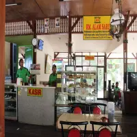 Mulai dari Masakan Khas Sunda hingga Seafood, Ini 3 Tempat Makan di Subang yang Enak dan Murah!