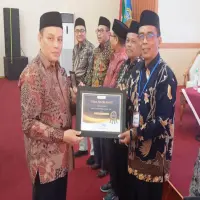 Ketua STAI Al-Muhajirin Purwakarta Raih Penghargaan Inspiratif Leader