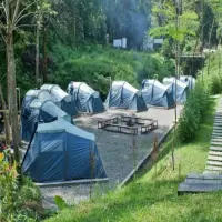 7 Tempat Camping Dekat Sungai di Lembang yang Bikin Lupa Pulang