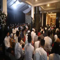 Tahlilan Hari Ketiga, Ribuan Jamaah Hadir di Lembur Harepan Mendoakan Almarhumah Istri Bupati Purwakarta Diny Yulianti