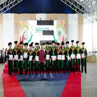29 Wisudawan STIQ As-Syifa Hafal 30 Juz Al-Qur’an