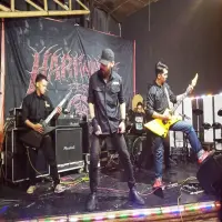Konser PUSSY di Situ Buleud Purwakarta Puaskan Dahaga Pencinta Musik Cadas