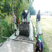 Pemdes Mekarwangi di Subang Bangun Jalan Cor Beton Menuju TPU Rawapendil