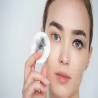 Cara Membersihkan Makeup Mata dengan Tepat, Hati-hati Ya!