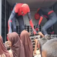 MBG di SDN Kasomalang Subang Diantar oleh Spiderman, Anak-anak Langsung Menyambut