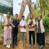 Peringati Hari Pohon, Semua Senyum Ajak Warga Hijaukan Gunung Rahayu