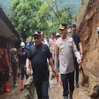 Kapolres Subang Pastikan Penanganan Korban Bencana di Desa Mayang Berjalan Optimal