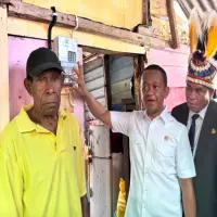 Cahaya Baru di Rumah Arobi Hidupkan Harapan Warga Fakfak