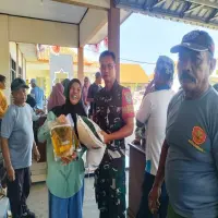 Pemdes Cibogo di SUbang Salurkan Bantuan Pangan untuk 851 KPM