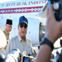 Prabowo Minta Mendagri Evaluasi dan Copot Bupati Aceh Selatan yang Pergi Umrah saat Bencana